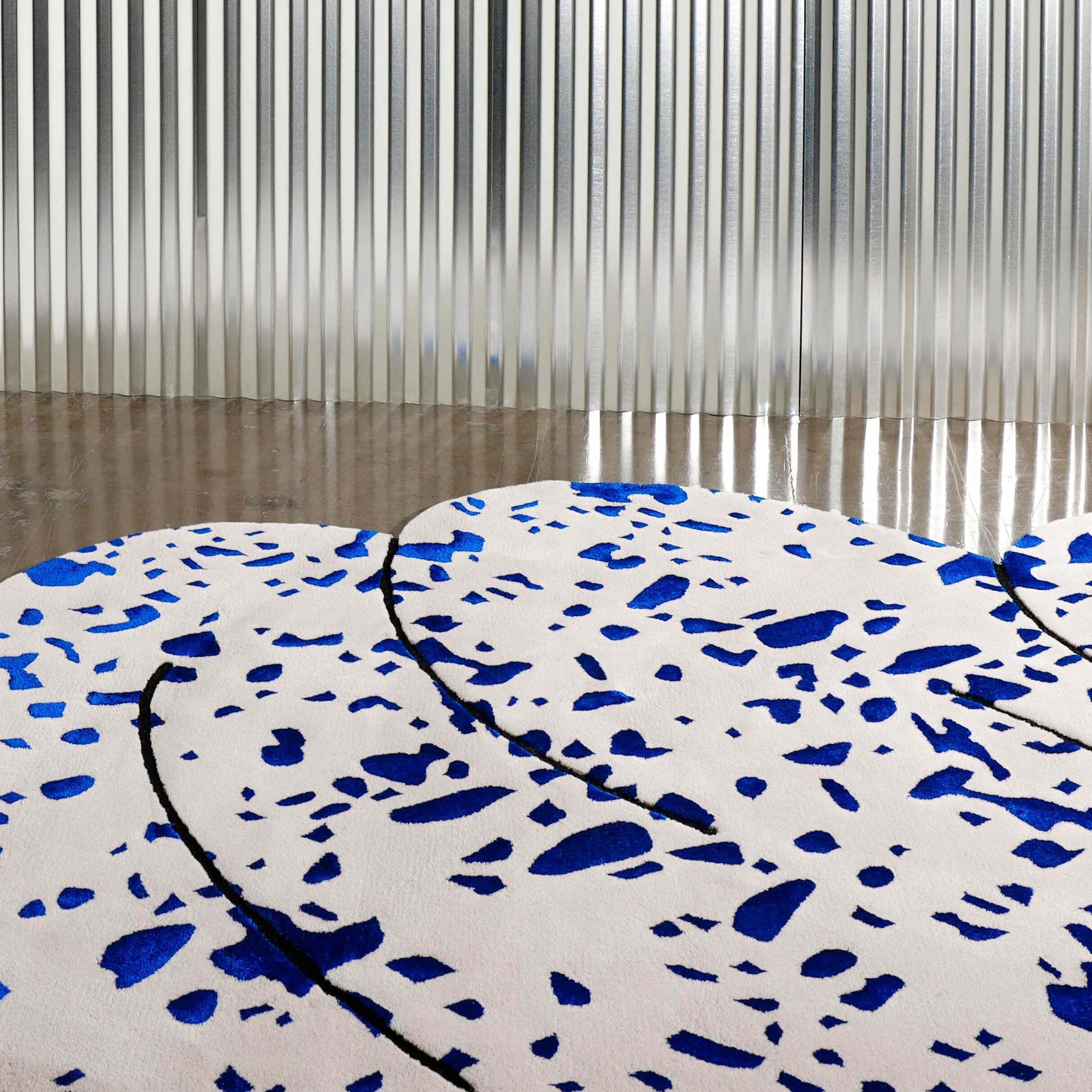 斑点模様のラグ – Okej